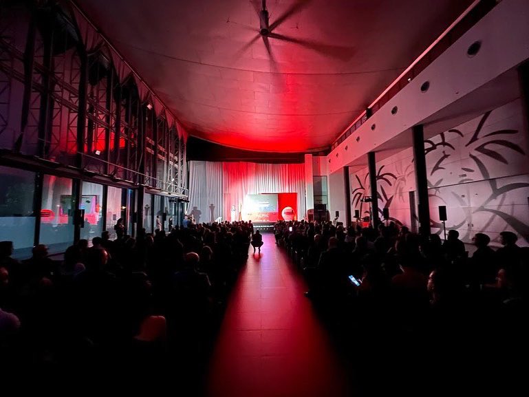 𝐏𝐑𝐄𝐌𝐈𝐎𝐒 𝐀𝐋𝐅𝐈𝐋 𝟐𝟎𝟐𝟐 ♟| Nuestro presidente Carlos Baño ha asistido esta noche a los #PremiosAlfil en @IFA_Feria entregando uno de los premios, concretamente a 𝐏𝐞́𝐫𝐞𝐳 𝐂𝐞𝐫𝐝𝐚́, por la digitalización de su planta productiva.

#CámaraAlicanteChannels