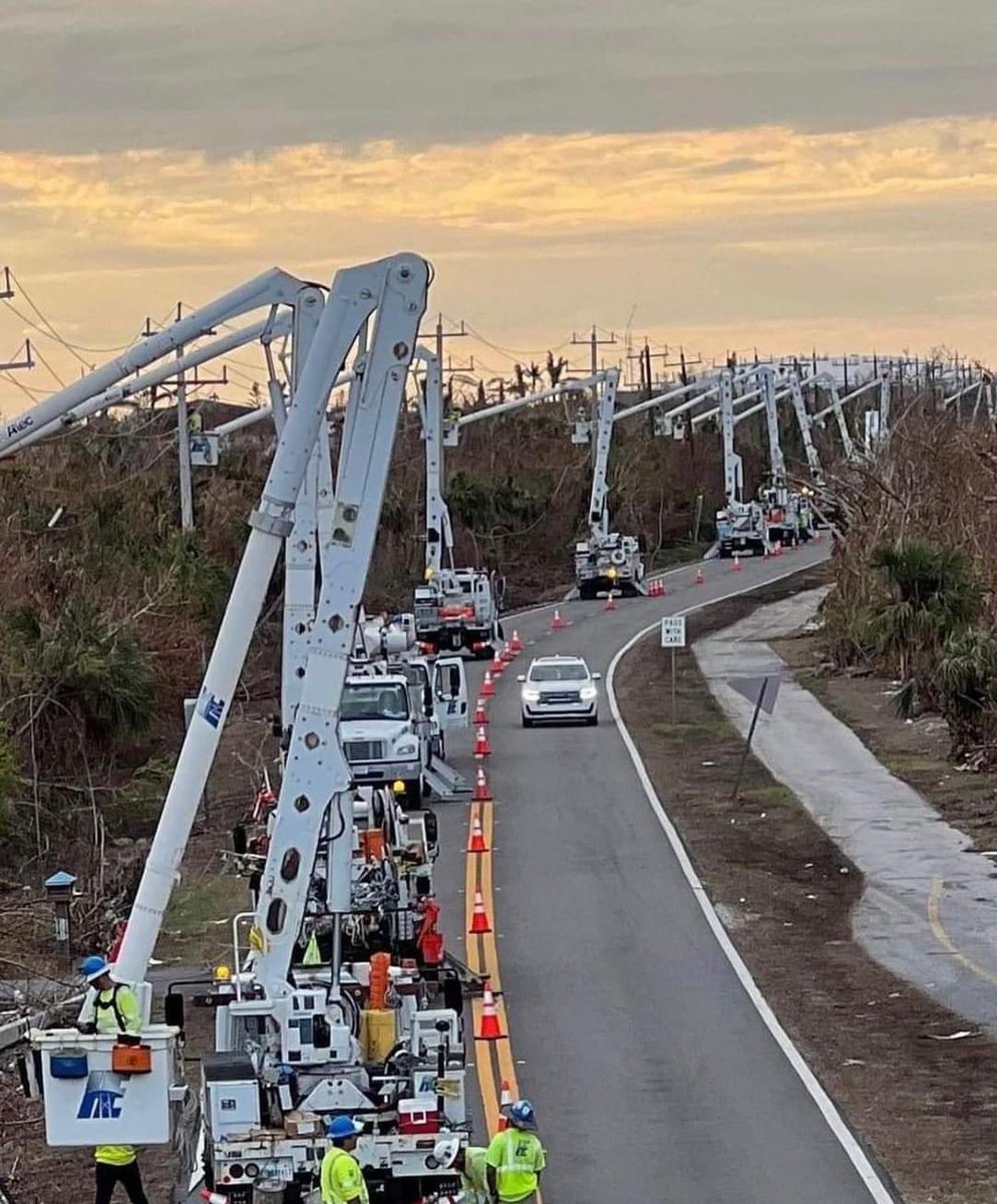 Oh sanibel we love our @lcec power guys on SanCap Rd