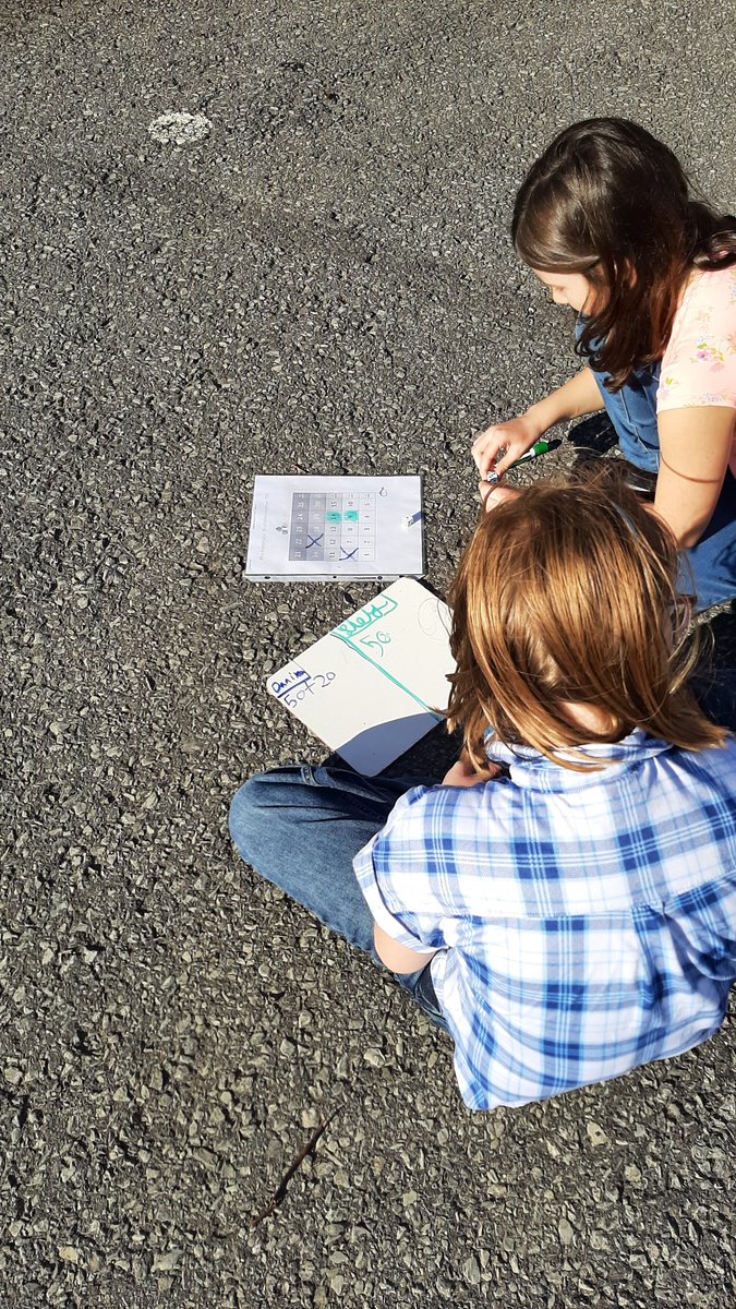 Une belle journée d'automne pour encore profiter du soleil tout en faisant des maths...<a href="/smbmerrickville/">SMB</a> @LoignonL @JulieTerpstra <a href="/ecolecatholique/">CECCE</a> <a href="/GabrielleLefe/">Gabrielle Lefebvre</a> <a href="/SylvieGosseli11/">Sylvie Gosselin</a> <a href="/Isaarcenciel/">Isabelle Paquette</a> <a href="/bertrma/">Marc Bertrand</a>