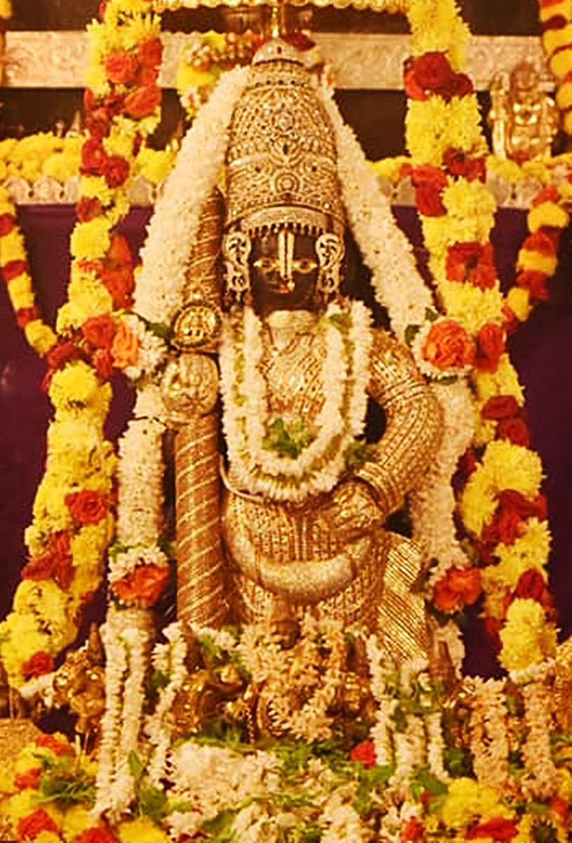 SriKrishnaUdupi's tweet image. KRISHNAPURA PARYAYA 26 Oct 2022.
ಉಡುಪಿ ಶ್ರೀ ಕೃಷ್ಣ ದೇವರಿಗೆ  ವಜ್ರಕವಚ ಅಲಂಕಾರ.
Vajrakavacha Alankara.
Alankara &amp;amp; Maha Pooja By Shri VidyaSagara Theertha Swamiji, Sri Krishnapura Matha (PARYAYA MATHA).
Follow us @ facebook.com/UdupiSriKrishn…
For Online Seva Visit :
krishnapuramatha.org/seva.php
