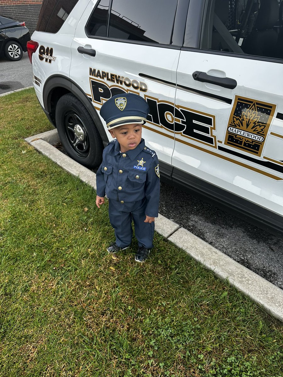 HSD_Supt's tweet photo. Who wouldn’t feel safe during these times with officers like this at our @mrh_ecc campus serving and protecting?! @MRH_Schools We need sensible gun laws NOW as his future self is counting on it! #graceandgratitude https://t.co/t8Yh05eroa