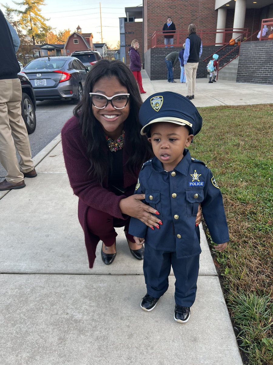 HSD_Supt's tweet photo. Who wouldn’t feel safe during these times with officers like this at our @mrh_ecc campus serving and protecting?! @MRH_Schools We need sensible gun laws NOW as his future self is counting on it! #graceandgratitude https://t.co/t8Yh05eroa