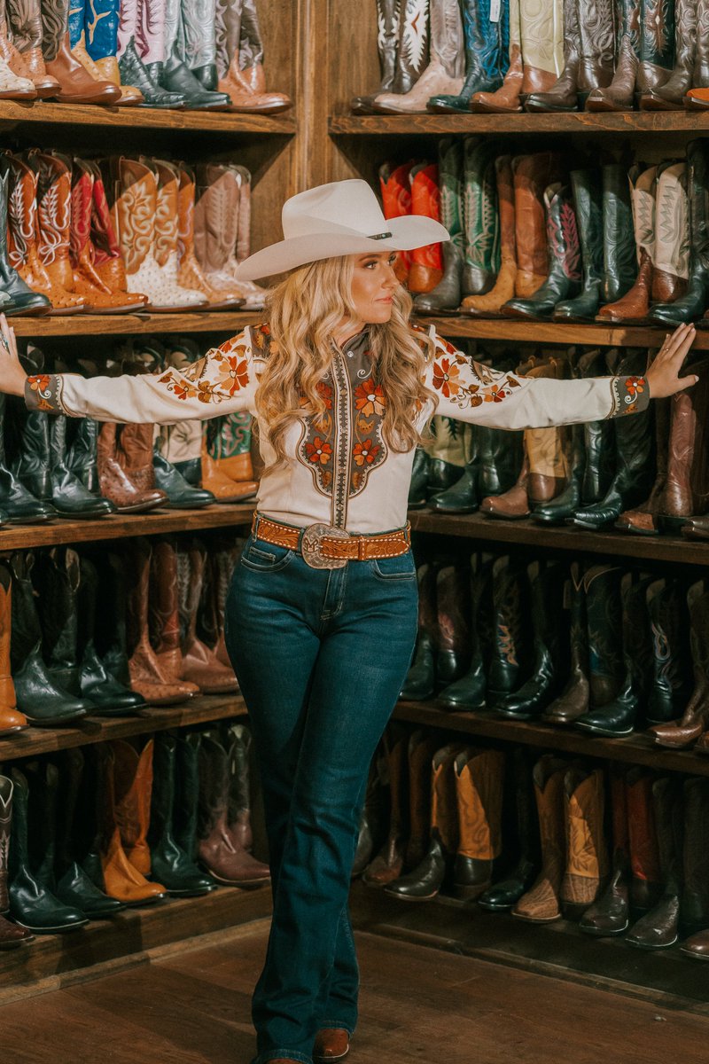 You can have your red bottoms, give me @MLLeddys. 👢 Come on out to Leddy’s in Fort Worth tonight at 6pm for an acoustic show! 📸 @RaulEsprza #leddys #mlleddys #fortworth #cowboyboots #westernfashion #texas #texascountry