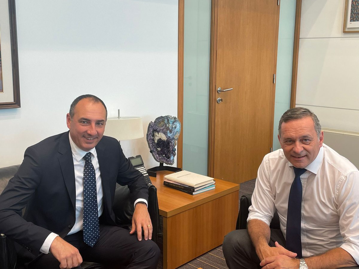 CarlosAlbisu's tweet image. Acabamos de salir de Torre Ejecutiva dónde nos reunimos con @AlvaroDelgadoUy , quien nos confirmó que el programa de jornales solidarios se extiende hasta fines de año y en Salto se reforzarán los cupos!