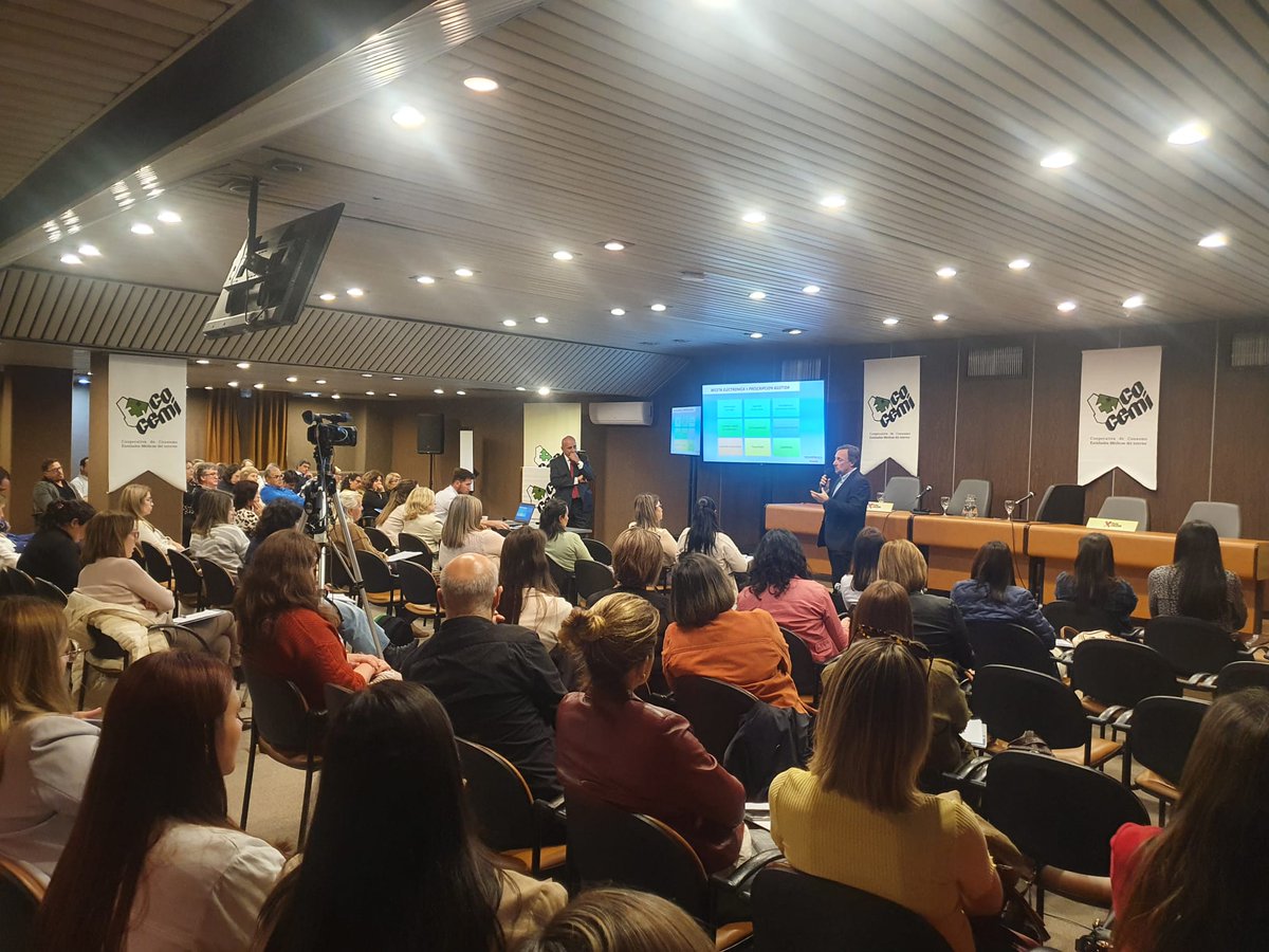 Farmanuario dijo presente en la Ronda Cocemi 💬

La semana pasada, tuvimos el gusto y la responsabilidad de participar de la XXIX edición de Ronda Cocemi, el mayor evento del mundo científico-académico de Uruguay 🧪

Muchas gracias a todos los que se acercaron y se interesaron 🤝