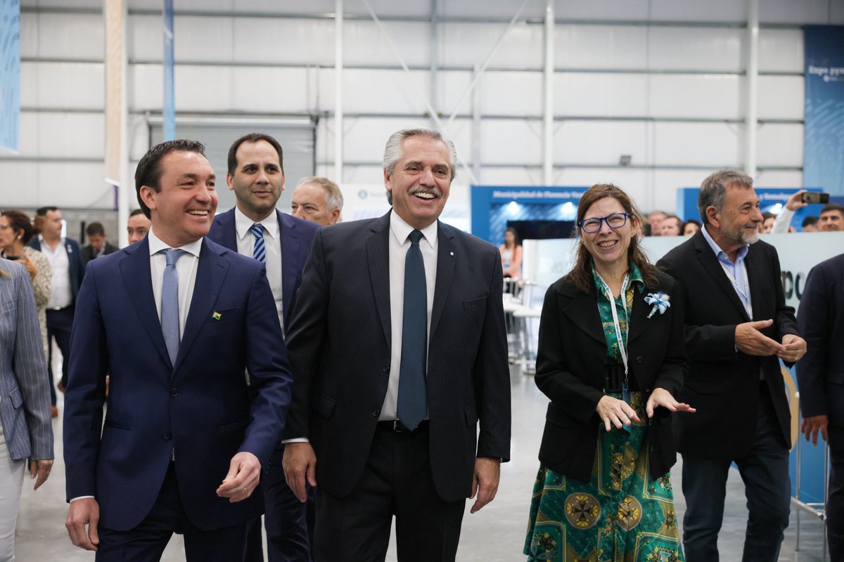alferdez's tweet photo. Las PyMEs son el verdadero motor del desarrollo en la Argentina, allí se origina el 75% del trabajo de nuestro país. Sin embargo, durante el Gobierno anterior se cerraron 25.000 de ellas.

Nos da orgullo saber que vamos por el camino correcto: recuperarlas y multiplicarlas. https://t.co/Z2hxHW6IcI