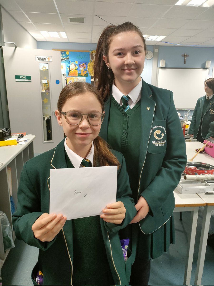 HouseCourage16's tweet photo. Random acts of kindness from two beautiful guardian angels 😇 Anna and Aoibhe💚You are just too kind to your year 8 pupils💚 Happy Halloween 🎃 #randomactsofkindness #courage @StCeciliasDerry https://t.co/QFSnBOBeeL