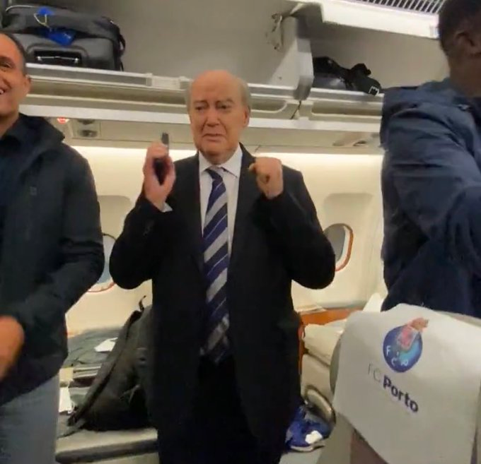 CabineSport's tweet photo. A emoção de Jorge Nuno Pinto da Costa pela passagem do FC Porto aos oitavos da Champions. https://t.co/ToDYDsRqCF