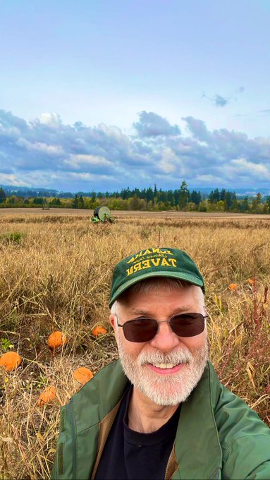My parents went pumpkin picking today. 🧡 https://t.co/aoW3tQ6hfu
