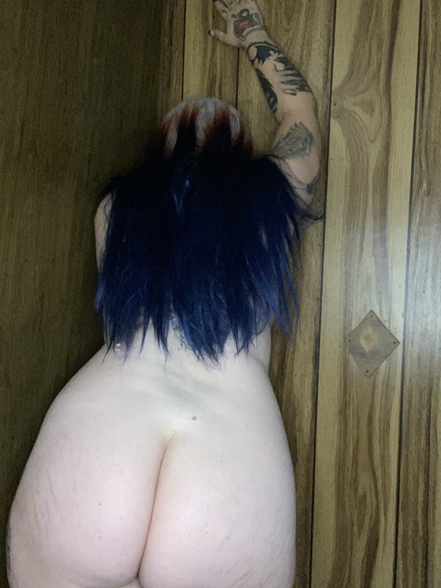 Karebear22100's tweet photo. Itβs Wagon Wednesday yβall show me all those beautiful asses #boredhousewife #wagonwednesday #poly #beautifulbutts https://t.co/YkAtASQnhf
