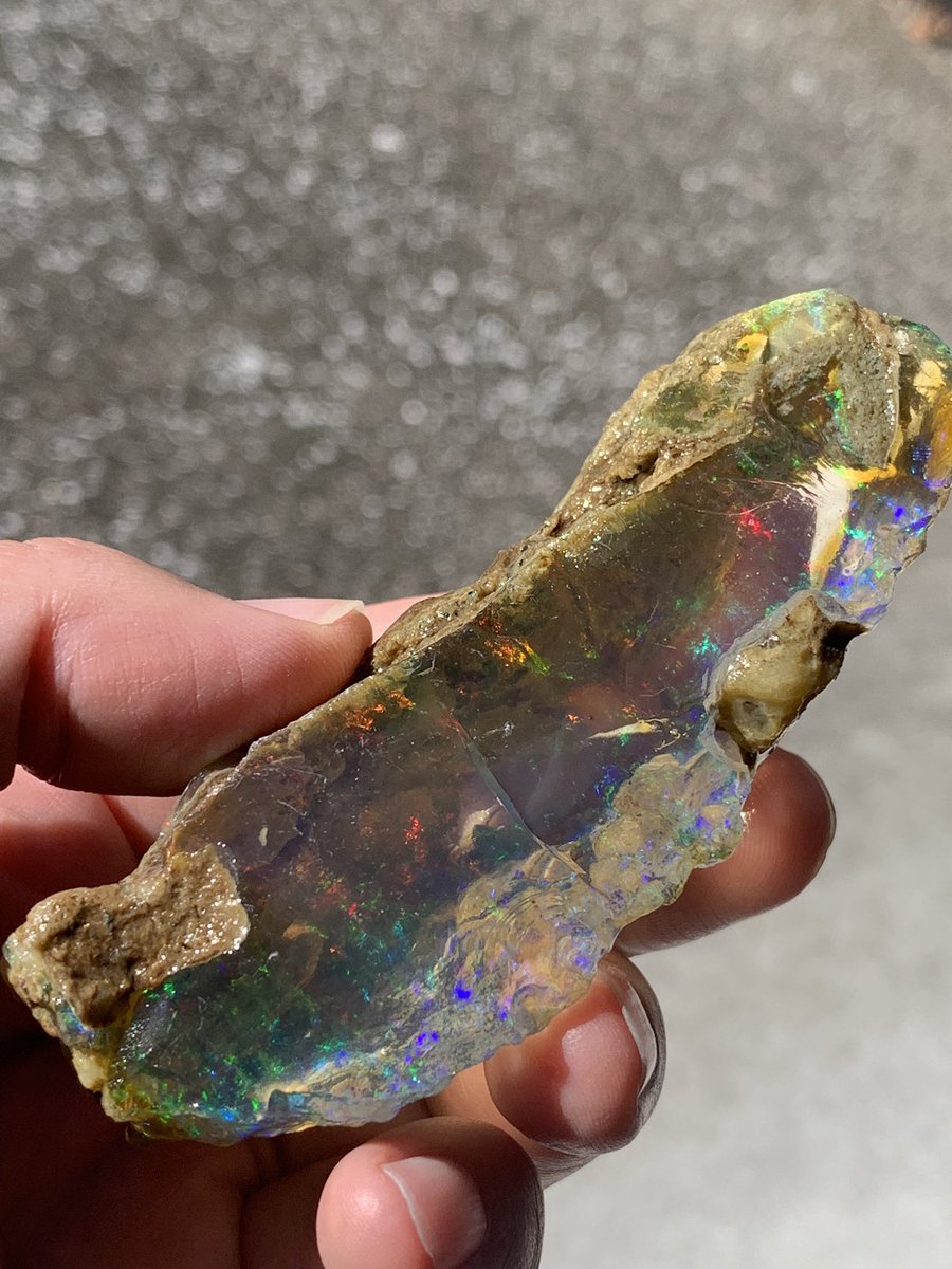 xiasi_chunzi's tweet photo. 私のコレクションで一番大きなオパール原石の動画です。

The largest rough opal in my collection, 500ct.

#巨大オパール
#ギガジャイアントオパール
#giantopal
#hugeopal https://t.co/PgnhHo45ug