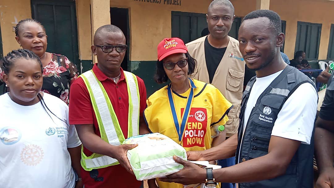 delta_no1's tweet photo. WHO, DSPHCDA, Rotary Club, UNICEF, other partners celebrates World Polio Day 2022 and Beyond, visits IDP Camps, conducts polio vaccination activities and distributes gift items to mothers that gave birth in the camps.
@WHONigeria
@executive_ssz
@WMulombo
@CWarigon
@Faith_Ireye https://t.co/FBmxZr87LK
