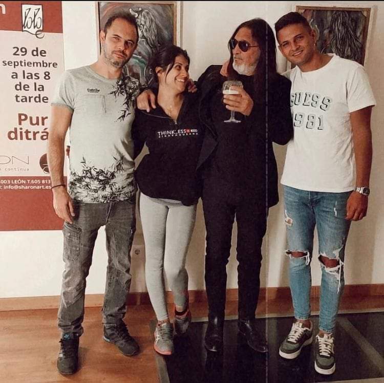 Nosotros los hijos de Lolo  queremos agradeceros a todos los leones y resto de amigos el afecto y cariño que hemos recibido. No tenemos palabras para describir este momento que aunque haya sido muy difícil, nos hemos sentido arropados por todos vosotros.