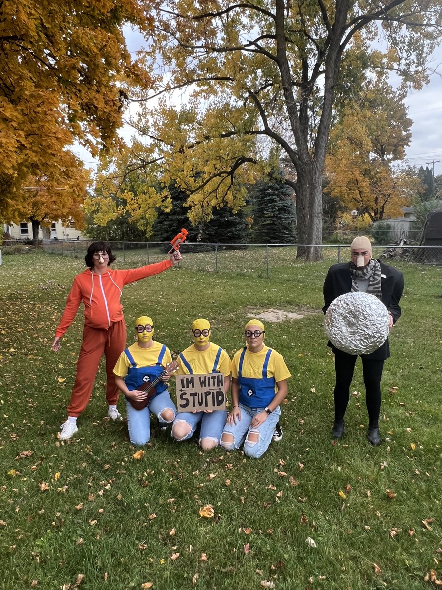 CMUSoftball's tweet photo. Which class did it best? Cast your vote below for the best group costume on #Team45! 

Freshmen - Monkey &amp; Bananas 
Sophomores - Despicable Me 1
Juniors - Despicable Me 2
Seniors - COVID Kids 

#FireUpChips 🎃👻 https://t.co/JeQ5RKjjzR