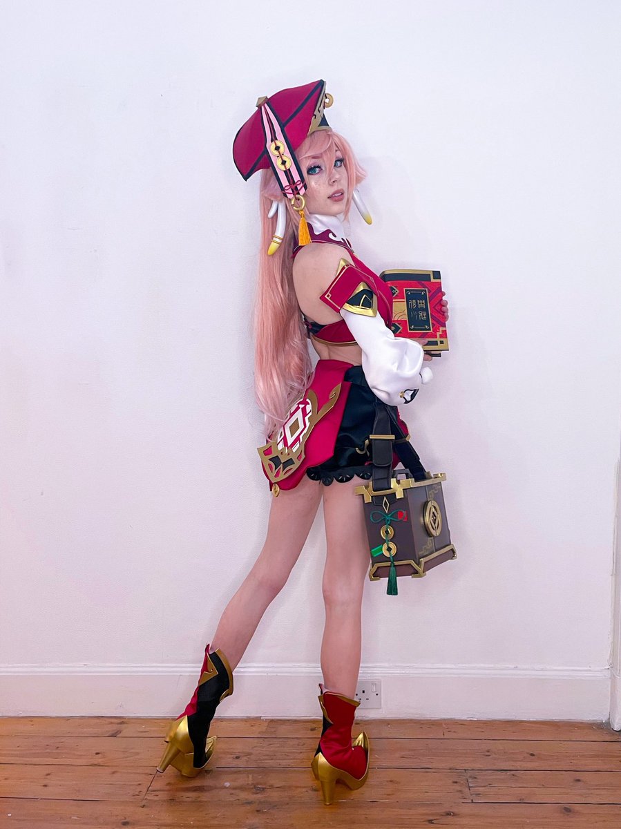 AnaelicCosplay's tweet photo. Yanfei is complete!!🧡💓✨ https://t.co/FkRZiAnrBG