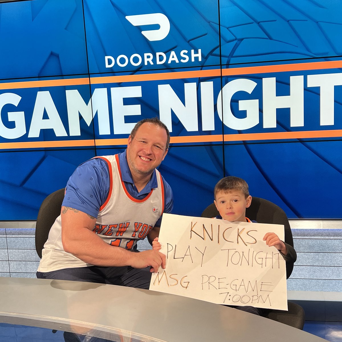 Future <a href="/nyknicks/">NEW YORK KNICKS</a> broadcaster + Dad (@FrankCarlsonAHS )

They're ready for tonight's pre-game 
7️⃣ pm