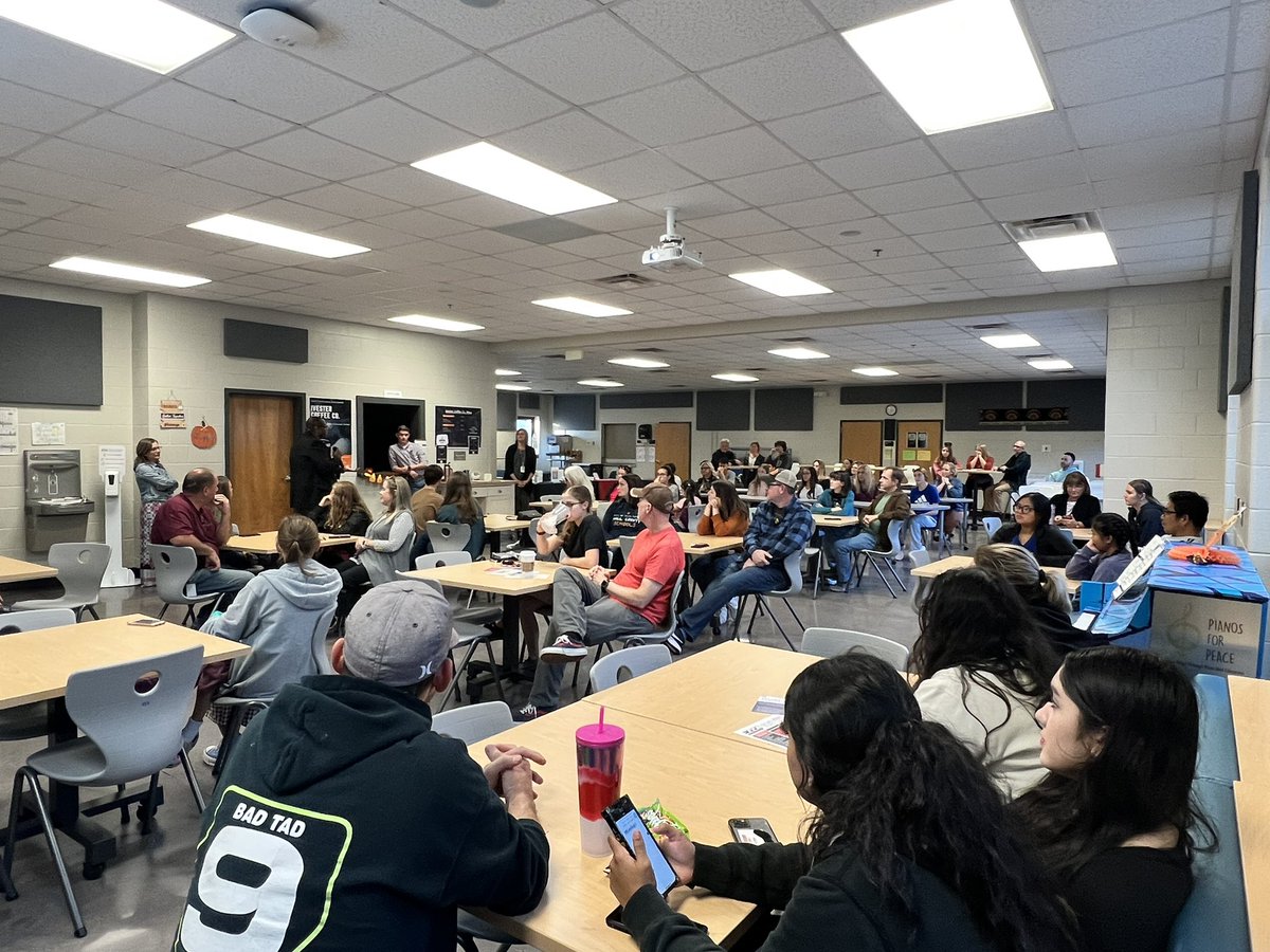 IvesterEarlyCollegeHallCo tweet media