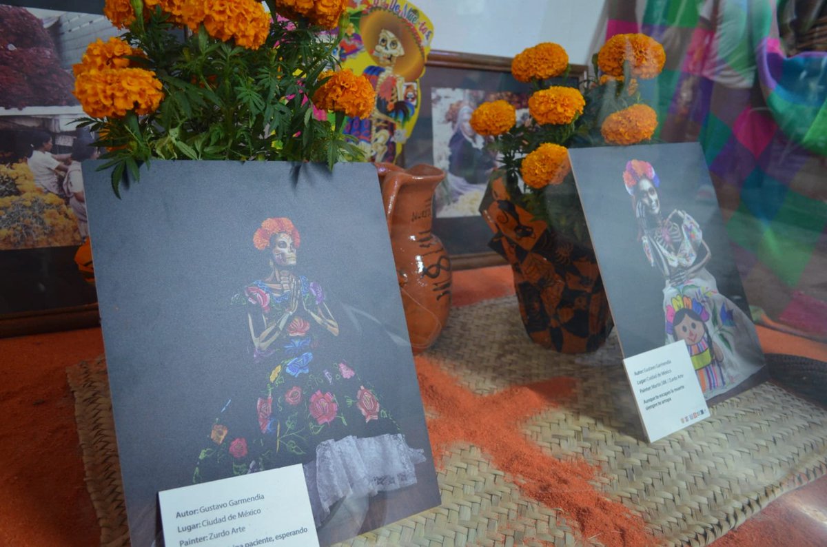 'La Catrina en Cuerpo y Color', se inauguró esta tarde en Jamaica de L9, la exposición está a cargo del Mercado de Jamaica; la gestora y artista Erika Lemus y el coordinador de Cultura Jaime López Vela aperturaron la obra fotográfica. #CulturaMetro