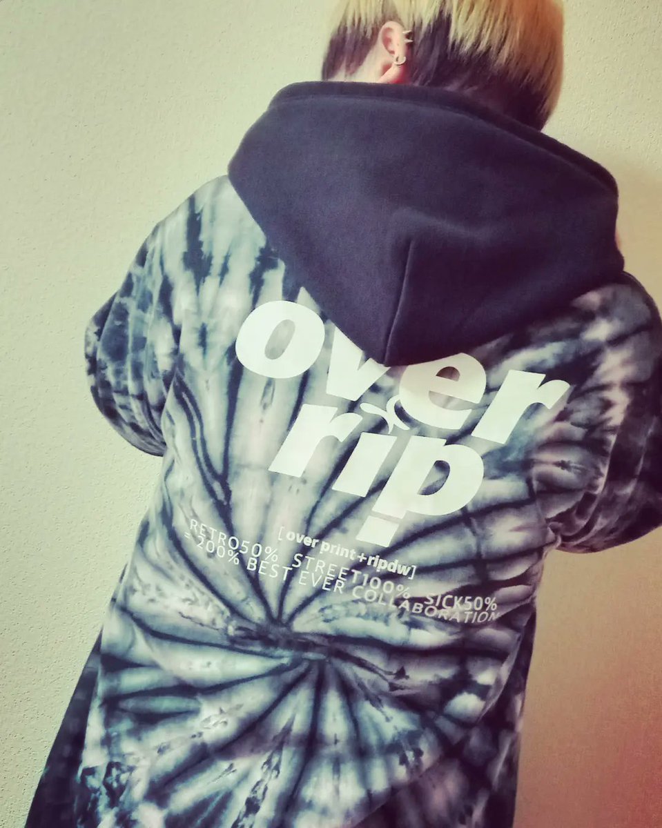 ron_t_game's tweet photo. 寒くてもこのTシャツが着たくて。
パーカーと合わせて♪
#overofficial
#overprint
#オーバープリント
#overripe
#ripdw
#ストリート系男子
#日常垢
#日常垢さんと繋がりたい
#お洒落さんと繋がりたい https://t.co/mfFrzIn9U3