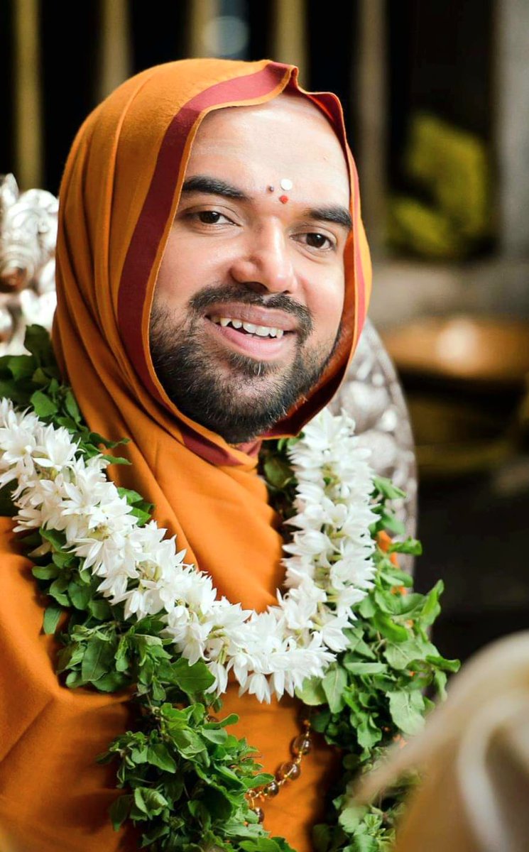 WithSriSri's tweet image. ಗುರುರಾದಿರನಾದಿಶ್ಚ ಗುರುಃ ಪರಮದೈವತಮ್ |
ಗುರುಮಂತ್ರಸಮೋ ನಾಸ್ತಿ ತಸ್ಮೈ ಶ್ರೀಗುರವೇ ನಮಃ|| 🙏🏻🙏🏻🙏🏻

Jagadguru Shankaracharya Sri Sri Raghaveshwara Bharati Mahaswamiji, SriSamsthana Gokarna – Sri RamachandrapuraMatha

#Shankaracharya #Jagadguru #SriRaghaveshwaraBharati #Guru