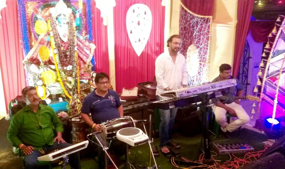 Surajit4music's tweet photo. Kali Pujo Show 2022 Wonderful show with playback Singer Kousumii & Shuvosur at Santospur #ganeshchaturthi #MaaTara #kali #durgapuja #musicvideo #recording #sitinetwork #siti #siticable #shooting #mediacity #mediaciti #live #livemusic #liveperformance #kolkata #musicproducer https://t.co/iaZiCdPvDx