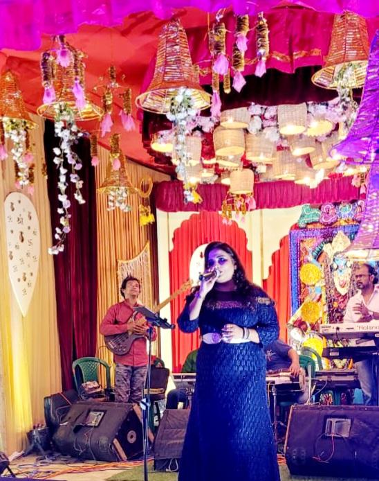 Surajit4music's tweet photo. Kali Pujo Show 2022 Wonderful show with playback Singer Kousumii & Shuvosur at Santospur #ganeshchaturthi #MaaTara #kali #durgapuja #musicvideo #recording #sitinetwork #siti #siticable #shooting #mediacity #mediaciti #live #livemusic #liveperformance #kolkata #musicproducer https://t.co/iaZiCdPvDx