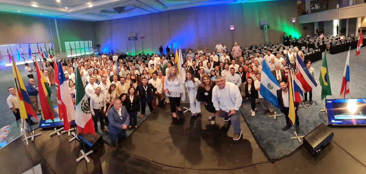FarahUrrutia's tweet photo. Vivir con propósito! Primer encuentro de Asesores de Seguridad Latinoamericano y Women in Security, promoviendo liderazgo femenino e inclusivo en la Seguridad #ASISLATAM #WIS https://t.co/NzvqOunRBS