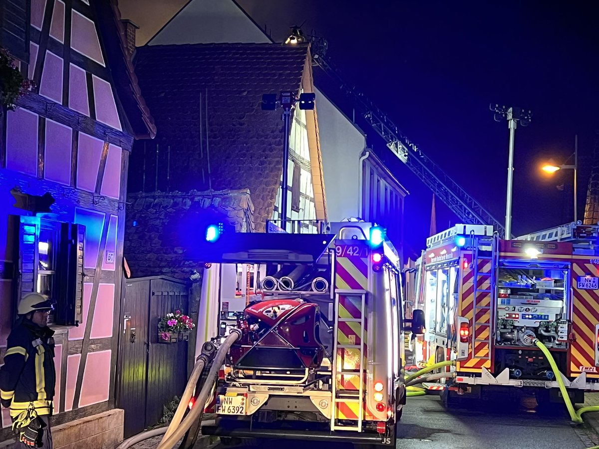 FeuerwehrNW's tweet photo. Nach derzeitigem Kenntnisstand wurde niemand verletzt. Zum Sachschaden und Brandursache können keine Angaben gemacht werden. Die Kriminalpolizei hat die Ermittlungen aufgenommen.

Wir berichten weiter… https://t.co/L5PaJRioRm