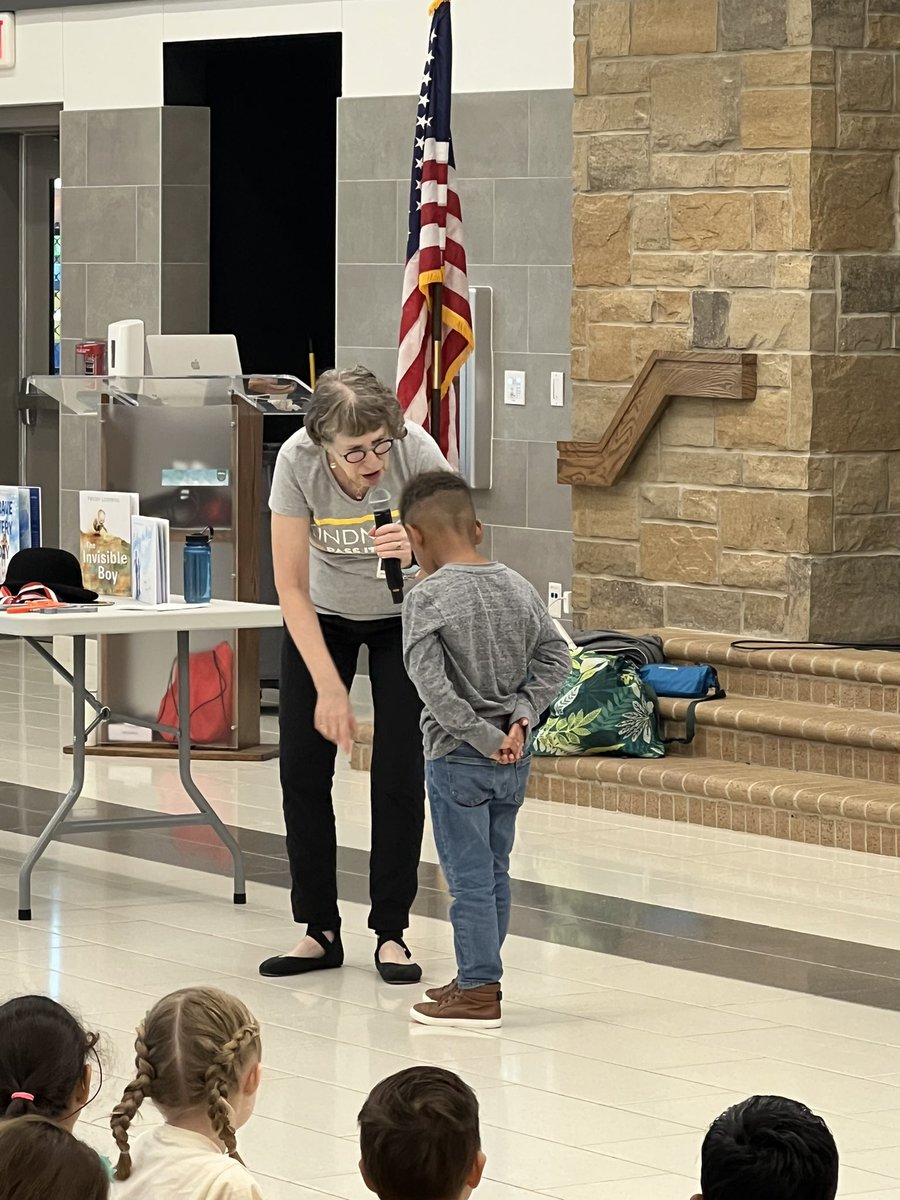 What an amazing day! @TrudyLudwig gave a powerful message to our kinder and 1st graders this morning. We will be talking more about the tools we have to spread kindness. @PISDBryantElem #blazingtrails