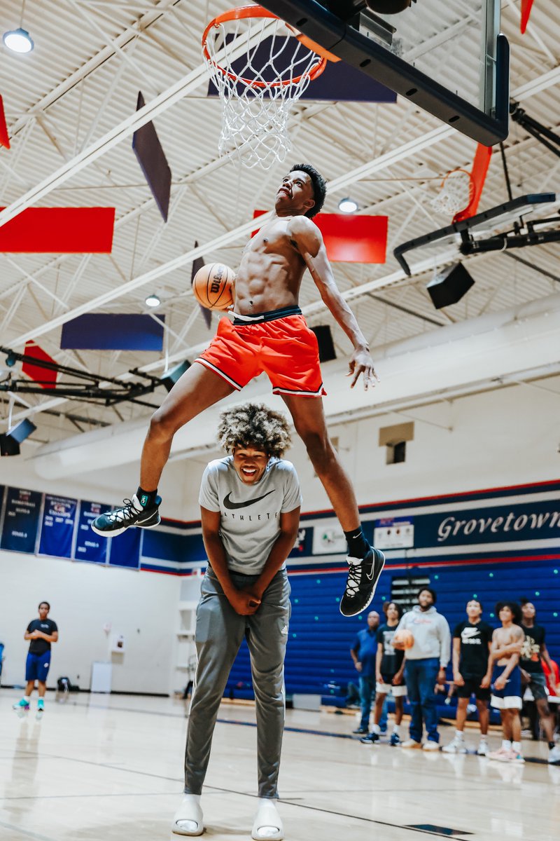 GtWarriorsBball's tweet photo. Warriors jumping into the new season like:
E+R=O
🔵⚪️🔴‼️
#allpitbullsnopeacocks
#blessingsuniversity
#NWNF https://t.co/85F9I95X7A