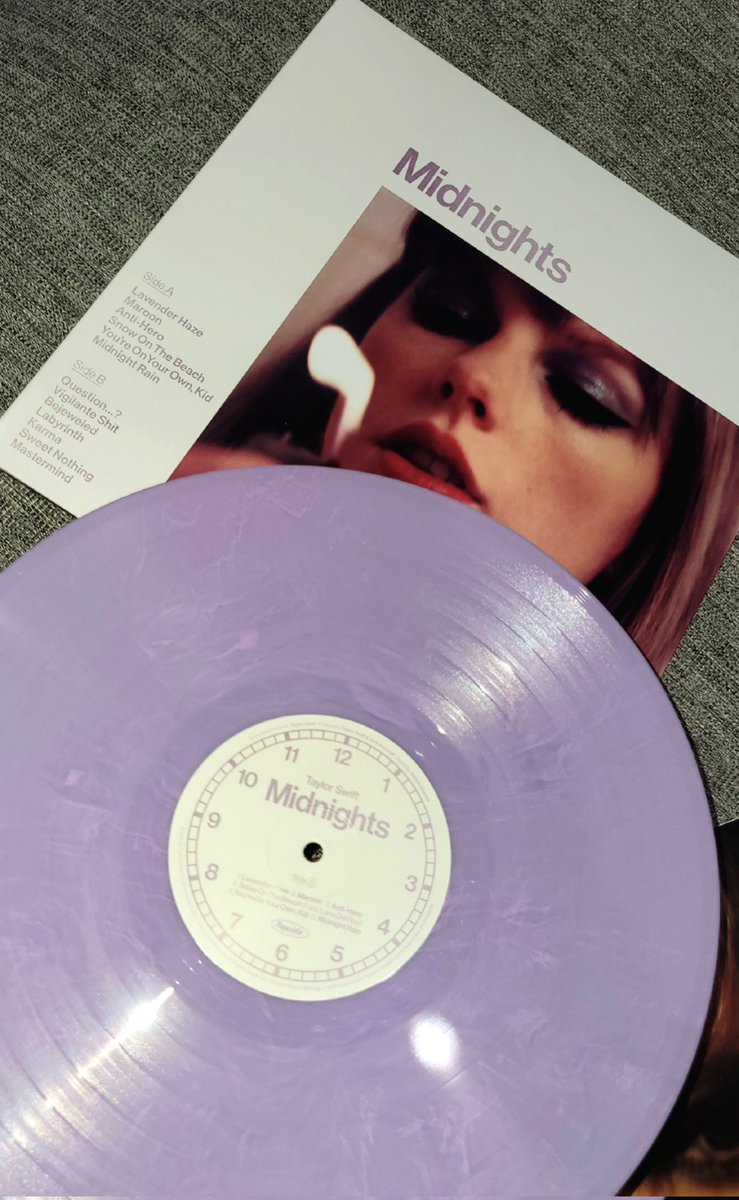 Zenia (@ZeniaLorraine) on Twitter photo 2022-10-27 03:08:22 Bought @taylorswift13 new album cause it's in my favorite color and I love her, but I don't own a record player Bought @taylorswift13 new album cause it's in my favorite color and I love her, but I don't own a record player
