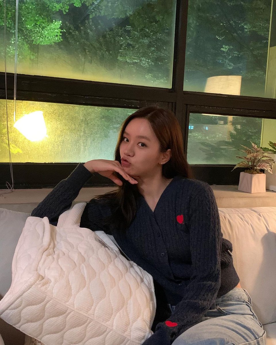 hyeriing's tweet photo. 어제 #일당백집사 때문에 눈물 광광🥲🥲
🗣️ let me tell you the spoiler in advance 🙊 today's episode will be sadder than before. Let's watch it together with Dongjoo! 🎬📺

#혜리 #Hyeri #MayIHelpYou https://t.co/6vpC9V1UZw