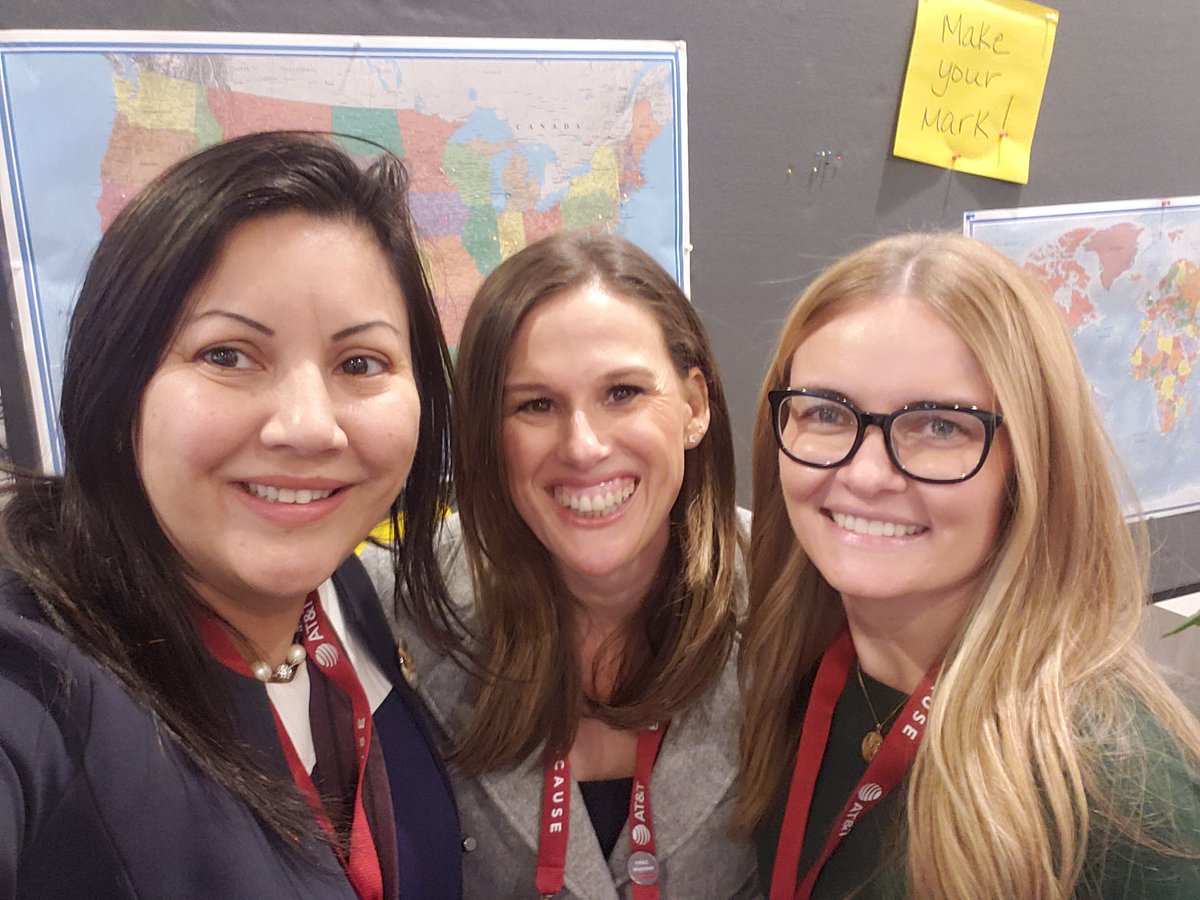 LeadByValues's tweet photo. Day 2 was about meeting people who love #HigherEd all way from Vancouver to NZ!
#ypHub @EducauseYPAC @educause https://t.co/PRqnQB4wIw