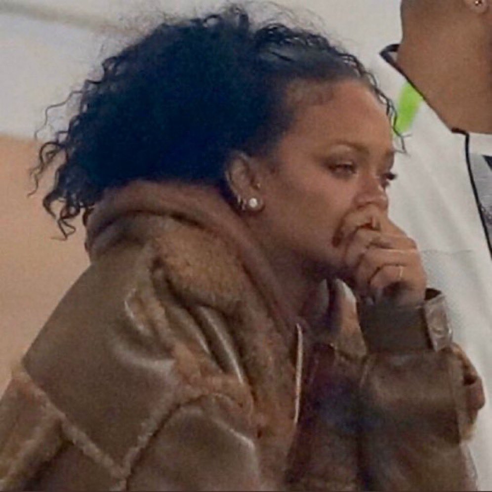 Matt is a walking red flag - the way he was speaking to Colleen had me VERY scared for her safety. His domineering stance in the bathroom made me physically uncomfortable. He has a nasty temper and I’m low key side eyeing his story about his ex. #LoveIsBlind #LoveIsBlind3