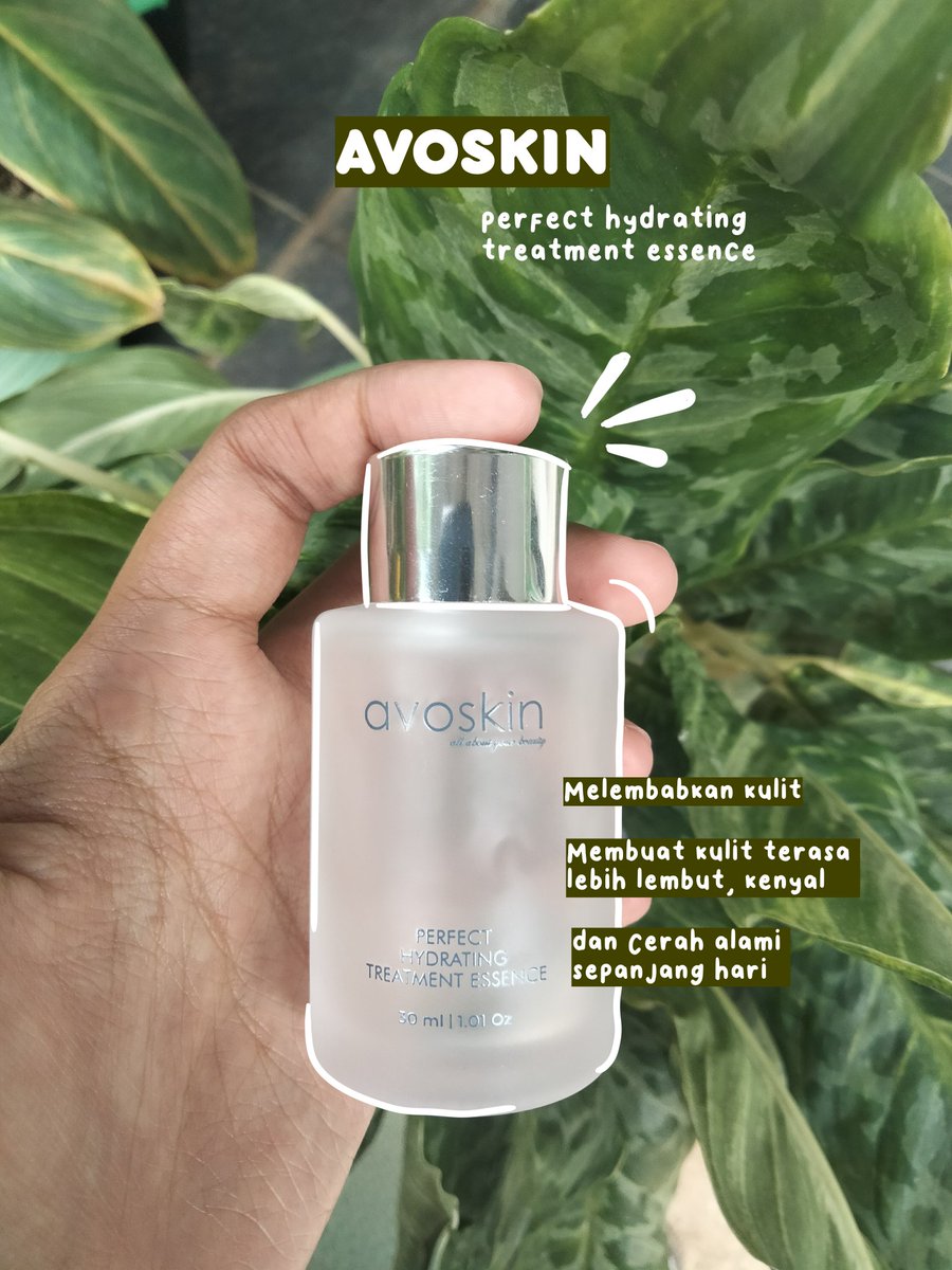 cucurismaa's tweet photo. Hallo semua aku mau ngereview produk mungil ini nih kecil2 cabe rawit banget!
Oiya kenalin ini salah satu produk AVOSKIN Perfect hydrating treatment essence produk ini udah dipake banyak orang lho.. 
#RUBIReviewAvoskin @RUBIcommunity @avoskinbeauty https://t.co/RwlwCKWfPQ