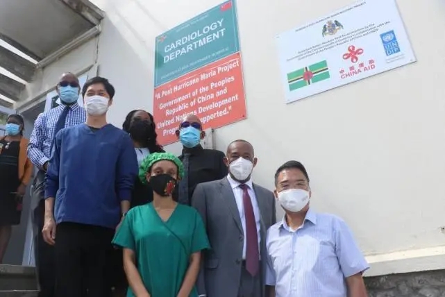 iGuangdong's tweet photo. 👍 Wu Dexi, the senior cardiologist from #Guangzhou, helped to deepen #China-#Dominica friendship, exchanges and cooperation, as he saw and treated patients more than 5,000 times and helped train many local medical workers through on-the-spot teaching and lectures. #GDstories https://t.co/BEJn3Kt9F6