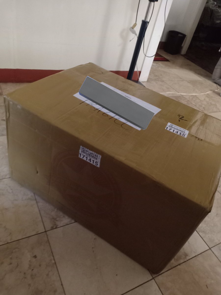 BITSouthPH's tweet photo. #BITSPHUpdates
Box 43 finally arrived!
Please give us time to disinfect and sort the items.
Will post later the items included. https://t.co/IyYEPHtR4c