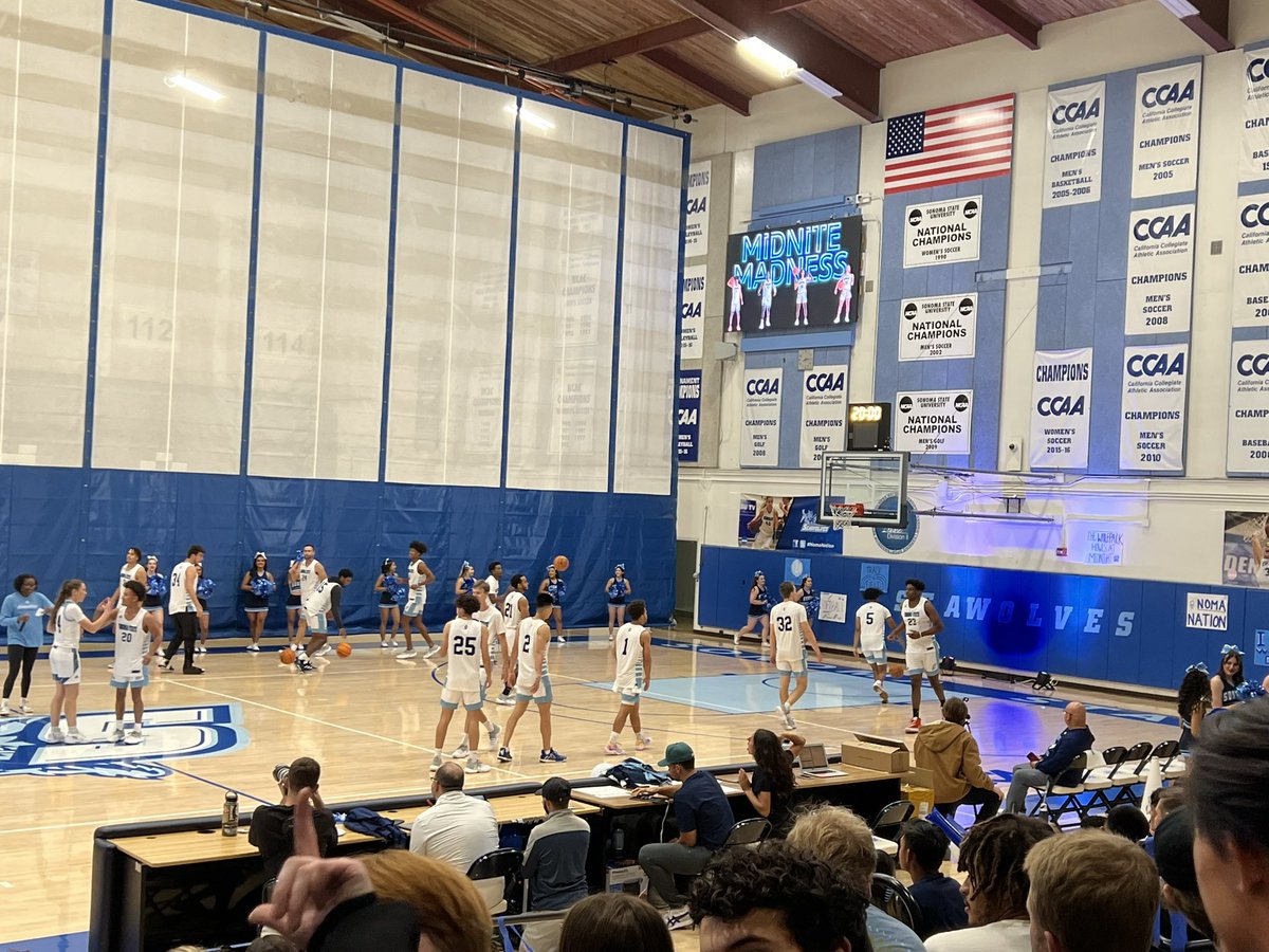 RIOPEREZ's tweet photo. @SonomaSeawolves Den for Midnight Madness to kick off men’s and Women’s basketball season. @SSU_1961 making noise! #NomaRising #EducationIntoAction https://t.co/kfheVzUPqQ