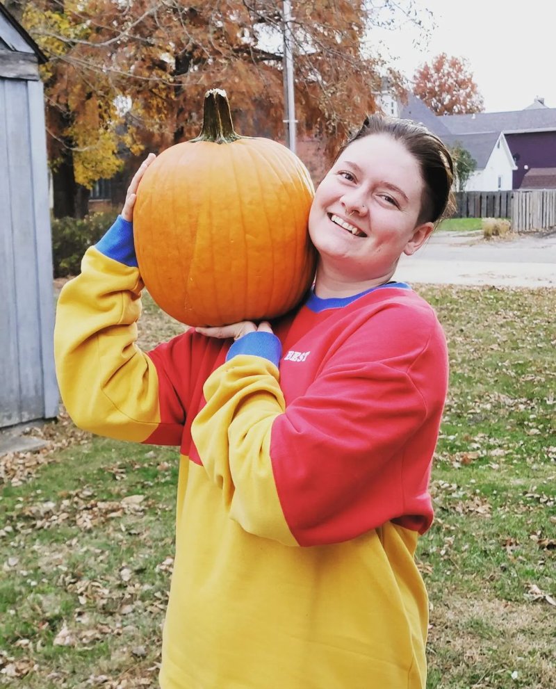 crave_nick's tweet photo. My pumpkin is the scared one. @Cy4n_N1ghtm4r3  (Yes I stole the pics from u ❤️🎃) https://t.co/XYi9EKzl69