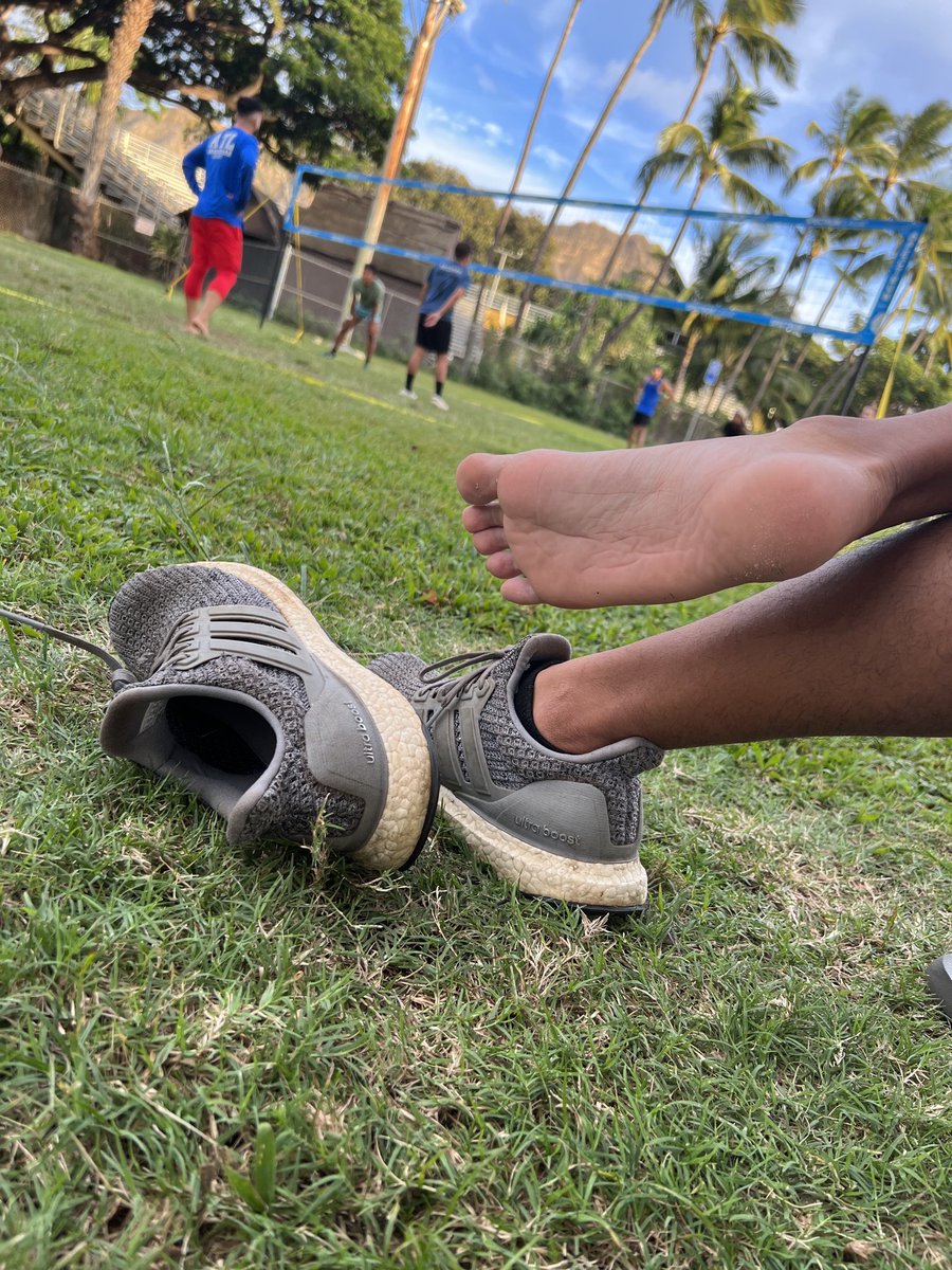 small808feet's tweet photo. Sweaty feet at volleyball who wants to play #malefeet #menfeet #malefeetlovers #feetpic #footmaster #gayfootfetish #malefootdom #footfreak #footworship #findom https://t.co/vsmcbqOqVi