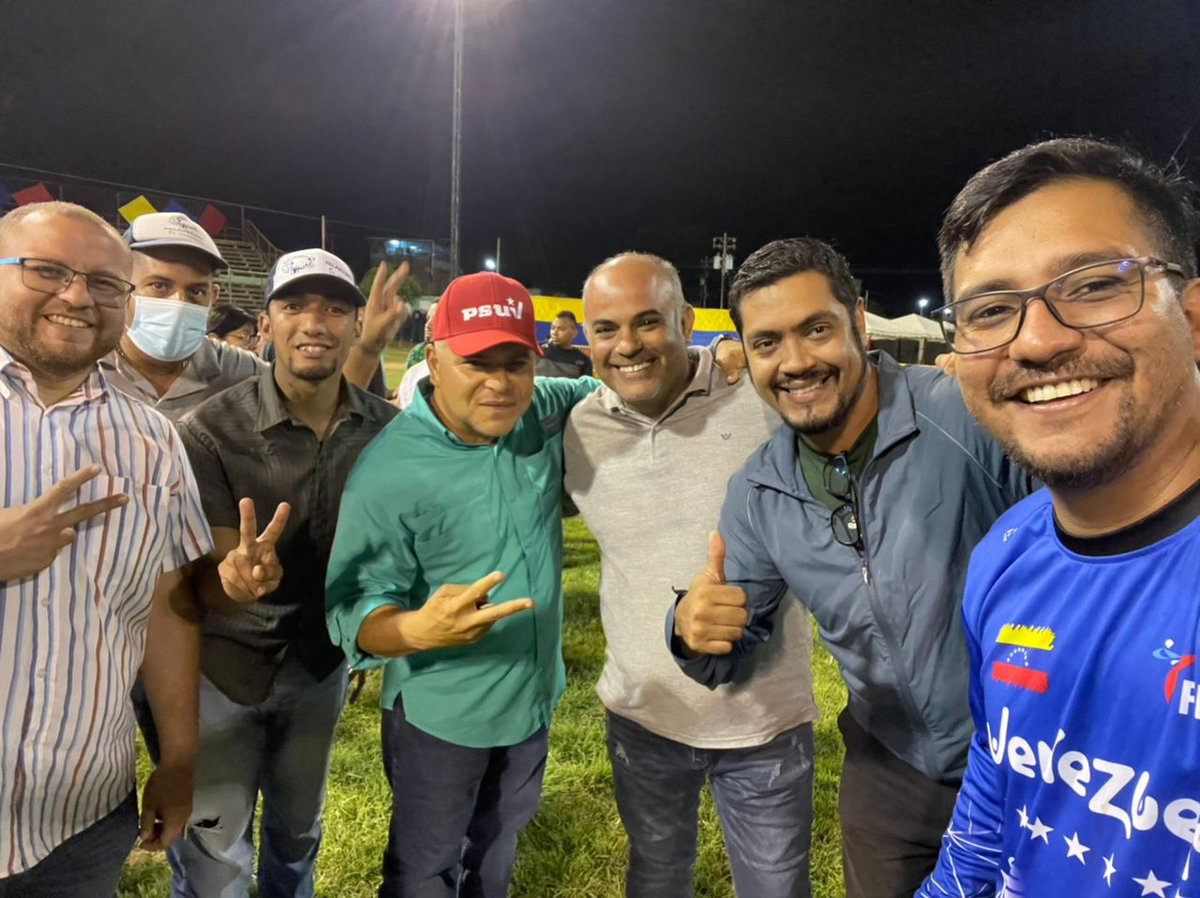 Activos para la Juramentacion de las Estructuras de bases de nuestro <a href="/PartidoPSUV/">PSUV</a> en Lara. 

El partido de Chávez no tiene rival 💪🇻🇪#ChavismoEsVictoriaPopular

<a href="/AdolfoP_Oficial/">Adolfo Pereira Gobernador</a> <a href="/derbyalcalde/">Derby Guedez - Alcalde</a> <a href="/davidfreitez/">David Fréitez</a>