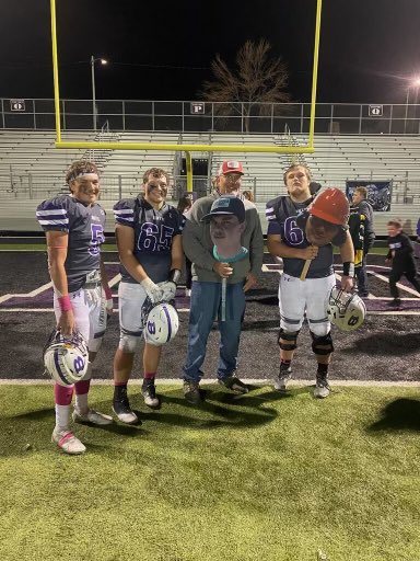 timgarrison67's tweet photo. Best of luck to the Bulldogs on Friday! Go kick some butt and show them what Bulldog football is all about! BE THE BEST YOU THAT YOU CAN BE!! https://t.co/2yWU7PdWzd