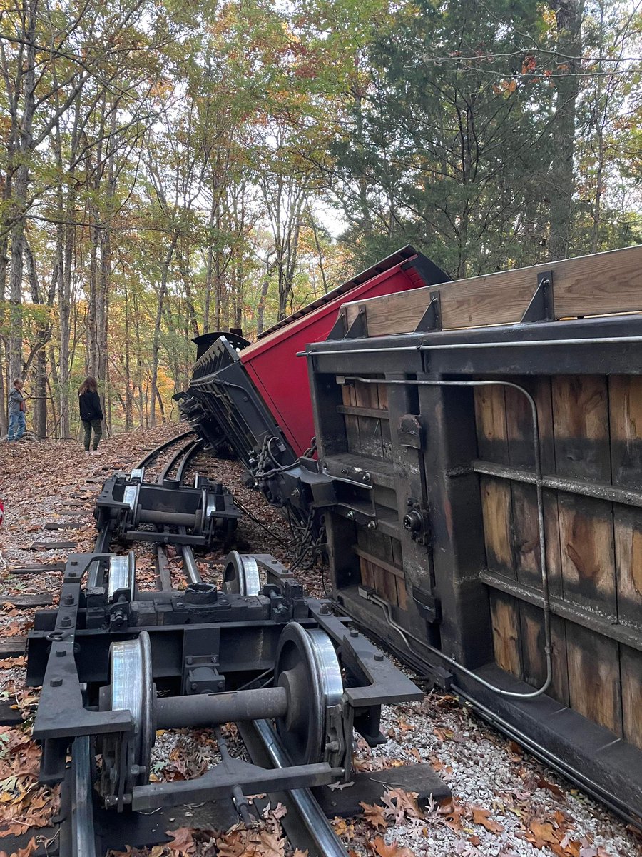 joplin-news-first-on-twitter-silver-dollar-city-train-derails-cars