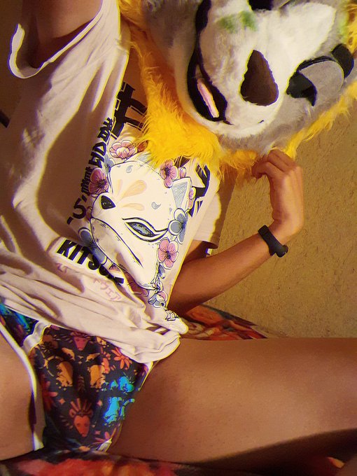 Mind to get a whiff? ?

#murrsuit #underwear #bulge #gay https://t.co/yRk8Af7RBE