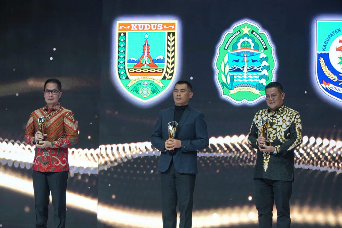 Bupati Gunungkidul, Sunaryanta menerima penghargaan Indonesia Awards 2022 kategori Reformasi Birokrasi dengan penghargaan Outstanding Regional Invesment Promotion Strategy. Sebagai salah satu kepala daerah yang berhasil menarik investasi dalam rangka percepatan pemulihan ekonomi.