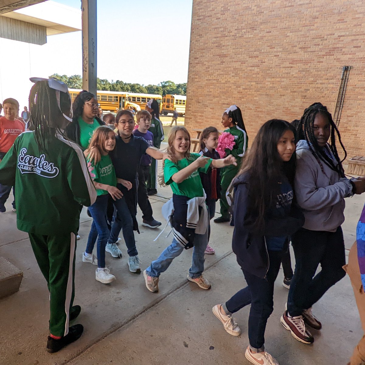DenaVDB's tweet photo. It was a pleasure to host 5th graders from @allentowngators today, along with their fabulous teachers! We hope we've got some #FutureEagles coming back! 1st Magnet window open through Nov. 7. @MobilePublicSch #BeTheLightBeExtraordinary #CSMStem #EaglesSoar #SOARtoexcellenceatCSM https://t.co/6p0GRDsYW9