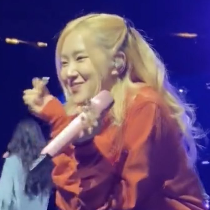 MY BABYYYY ROSÉ