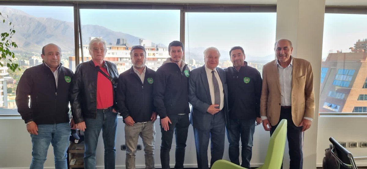 Hoy parte de nuestro Directorio mantuvo una exitosa reunión de trabajo en Santiago con la Sociedad Anónima. Seguimos trabajando en conjunto para el objetivo final... El regreso a las Canchas de Club Deportes Ovalle.

#Ovalle #losverdesdellimari #clubdeportesovalle