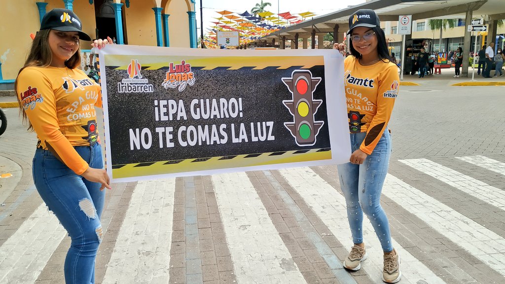GuaraLuisJonas's tweet photo. #Enterarte | 🚦⚠️En pro de la seguridad de transeúntes, conductores y colectividad en general alcalde @LuisJonasReyes por medio de @amtteniribarren lanzó Campaña de Concientización "Epa Guaro no te comas la Luz"
@oficial_intt
#26Oct
#AvanzandoJuntoAlPueblo
#NaGuaraLuisJonas https://t.co/t91oDylaSx
