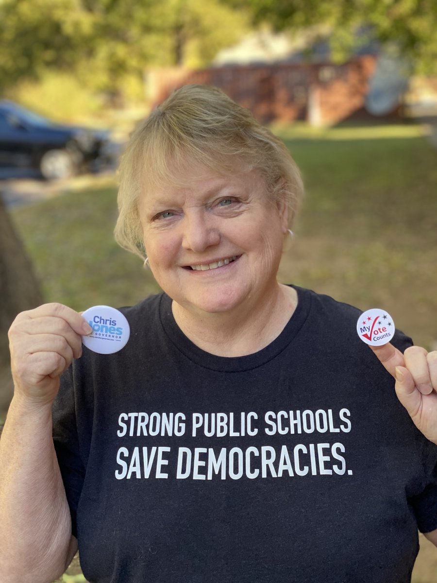 JonesForAR's tweet photo. Shout out to our campaign super volunteers! 🦾 🦾 🦾 

Folks like Sue here. She and Tommie  have led our statewide sign distribution for the polls. Sue’s husband delivered up to 30 different county signs all over the state from West Arkansas to NEA. https://t.co/MtpMO9wwvb
